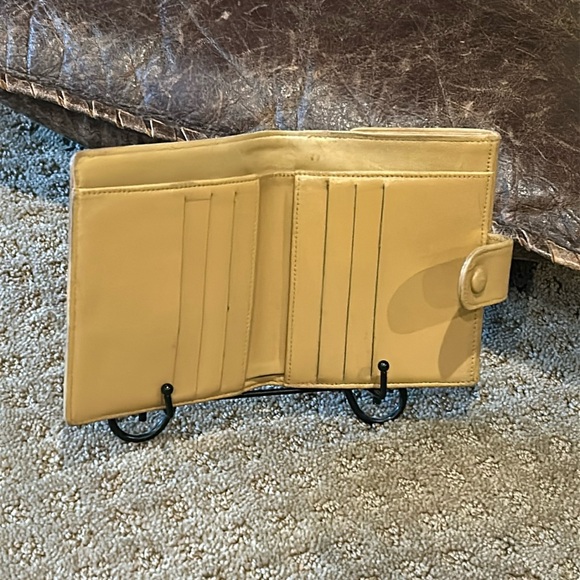 Chanel Authentic Classic Vintage Interlocking CC Logo Snap Bifold Wallet - Picture 3 of 15